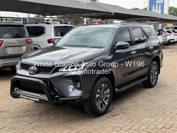 2025 - Toyota  Fortuner