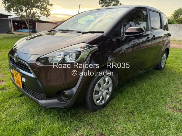 2016 - Toyota  Sienta