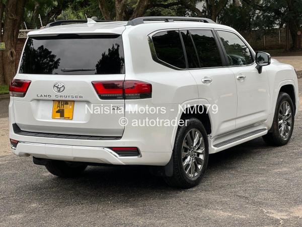 2024 - Toyota  Land Cruiser 300