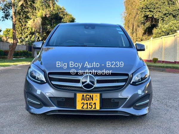 2017 - Mercedes Benz B180