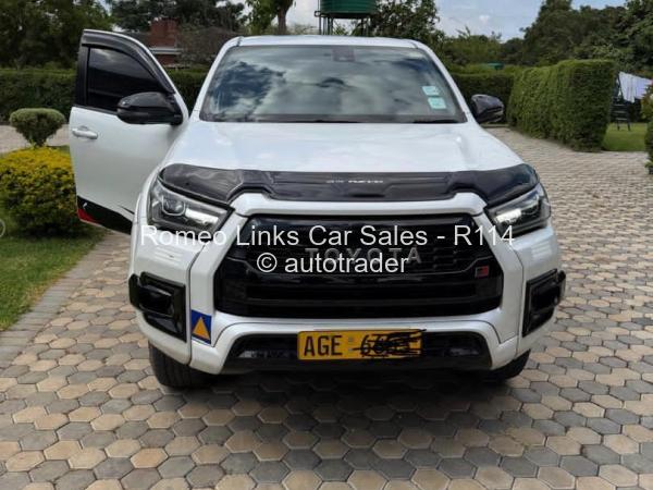 2023 - Toyota  Hilux