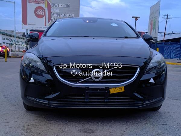 2016 - Volvo  V40