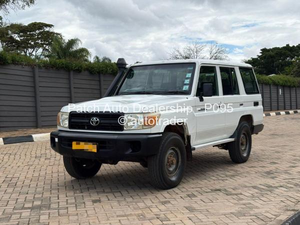 2011 - Toyota  Land Cruiser