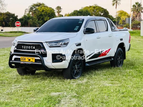 2023 - Toyota  Hilux