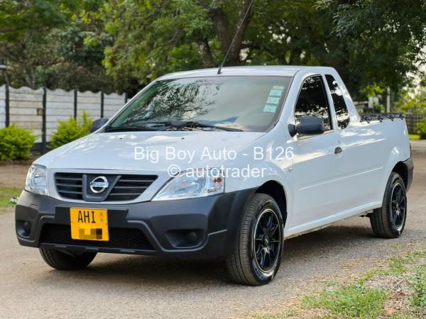 2021 - Nissan  NP200