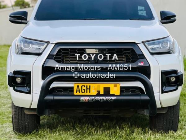 2023 - Toyota  Hilux