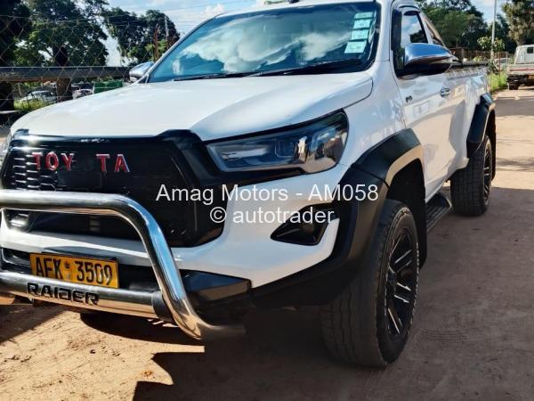 2019 - Toyota  Hilux