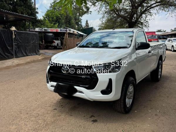 2023 - Toyota  Hilux