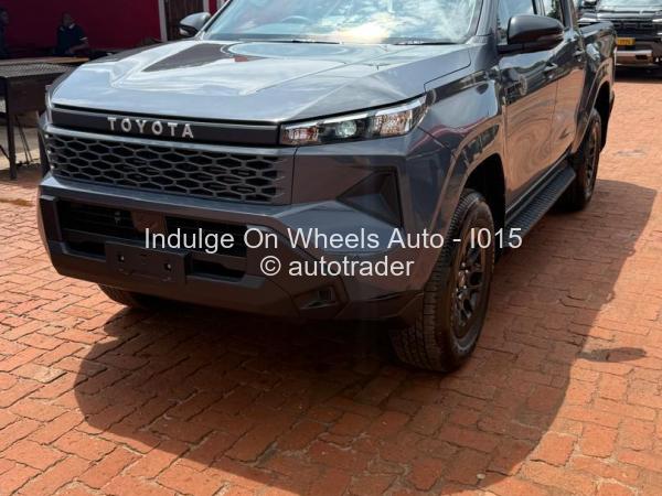 2025 - Toyota  Hilux