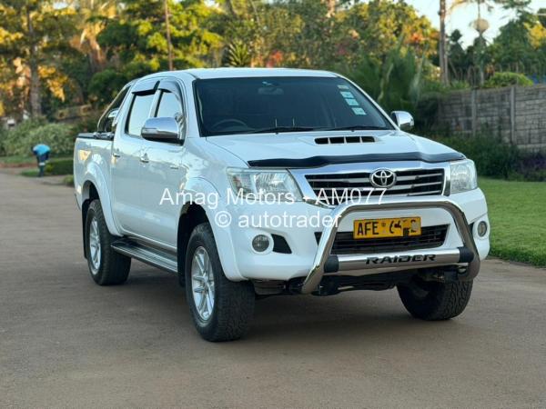 2013 - Toyota  Hilux