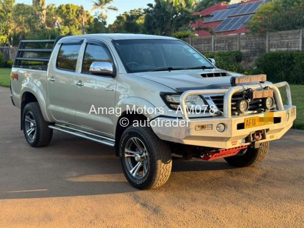 2013 - Toyota  Hilux