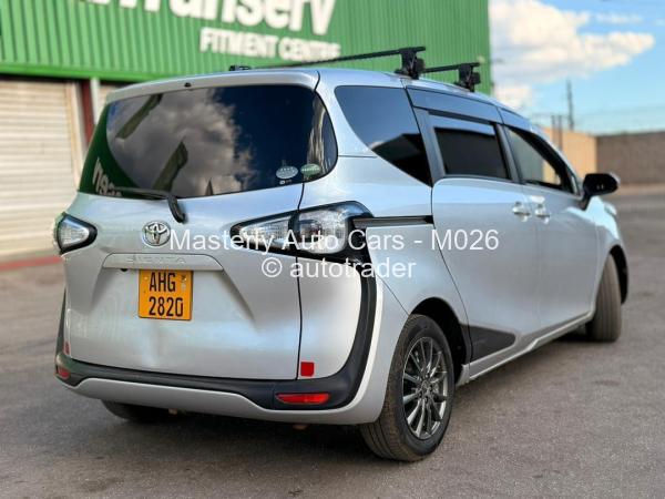 2017 - Toyota  Sienta