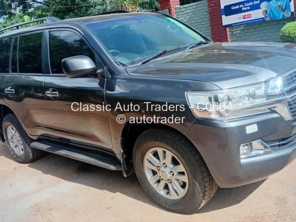 2012 - Toyota  Land Cruiser