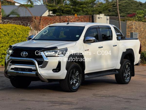 2021 - Toyota  Hilux