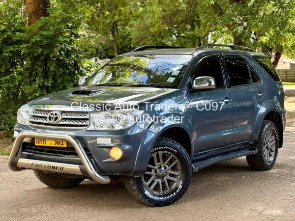 2010 - Toyota  Fortuner