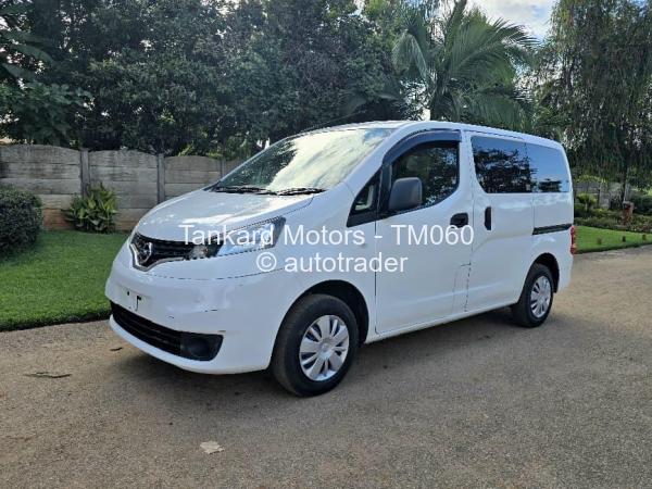 2017 - Nissan  NV200