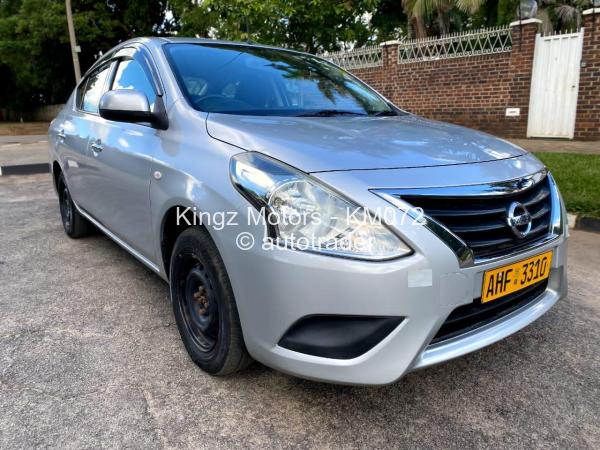 2017 - Nissan  Latio