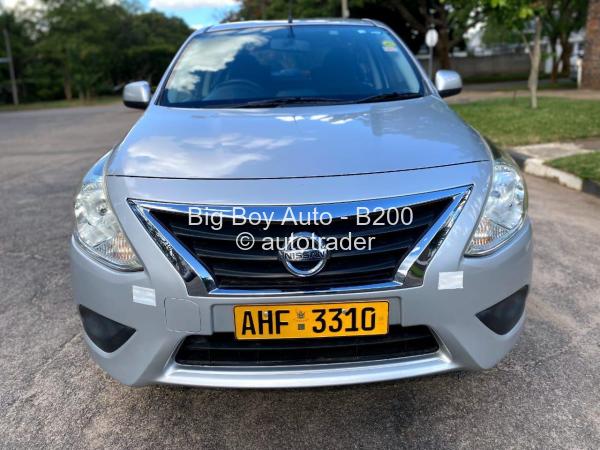 2015 - Nissan  Latio