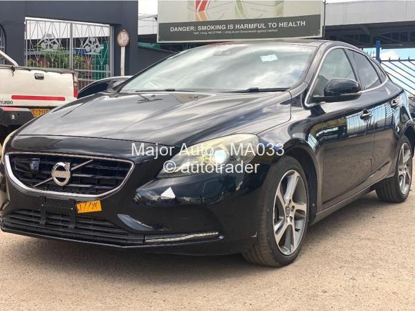 2016 - Volvo  V40