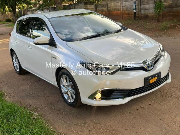 2015 - Toyota  Auris