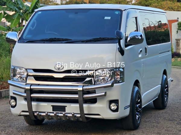 2016 - Toyota  Regius Ace