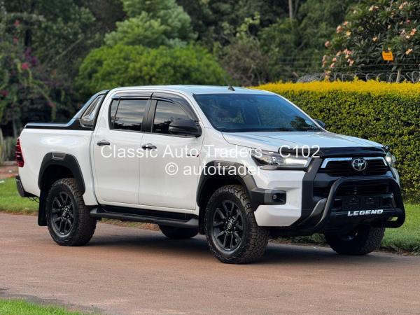 2023 - Toyota  Hilux