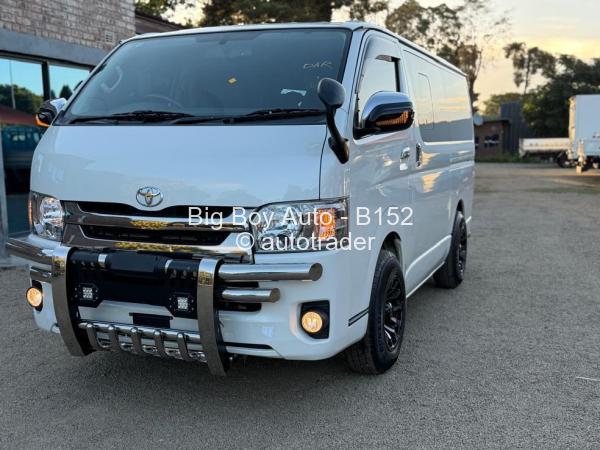 2017 - Toyota  Hiace
