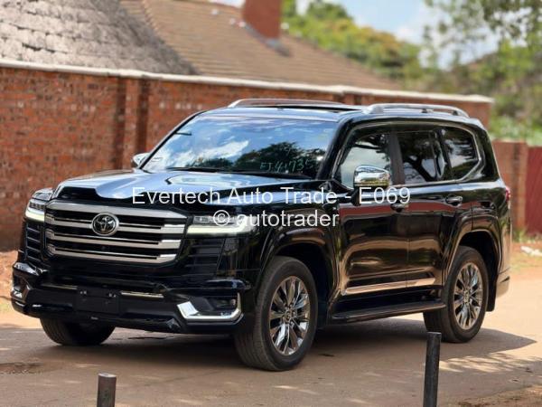 2023 - Toyota  Land Cruiser 300