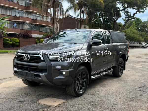 2022 - Toyota  Hilux