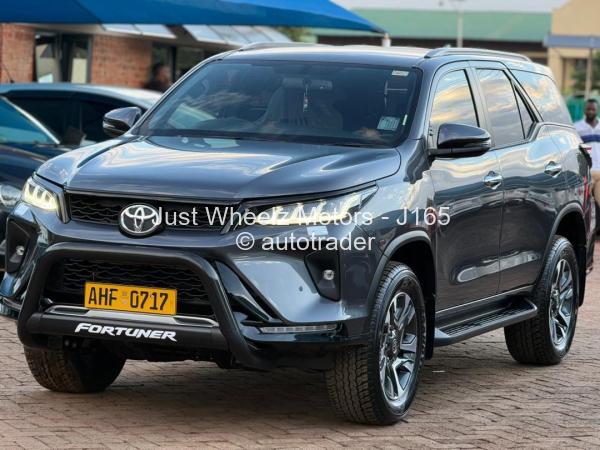 2025 - Toyota  Fortuner