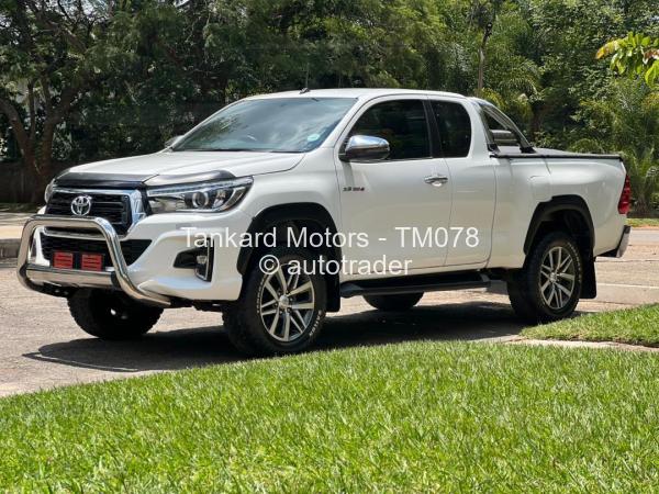 2019 - Toyota  Hilux