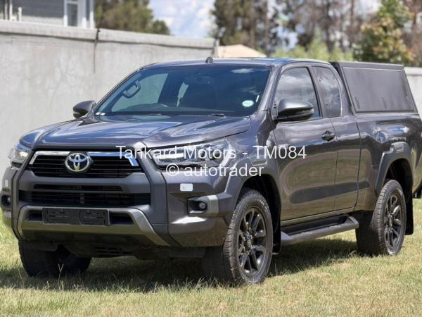 2022 - Toyota  Hilux