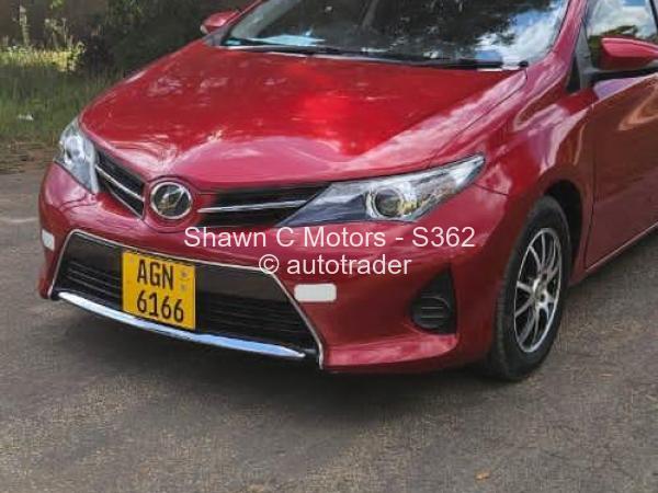 2014 - Toyota  Auris