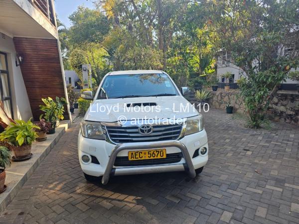 2015 - Toyota  Hilux