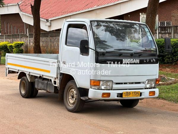 2004 - Nissan  Atlas