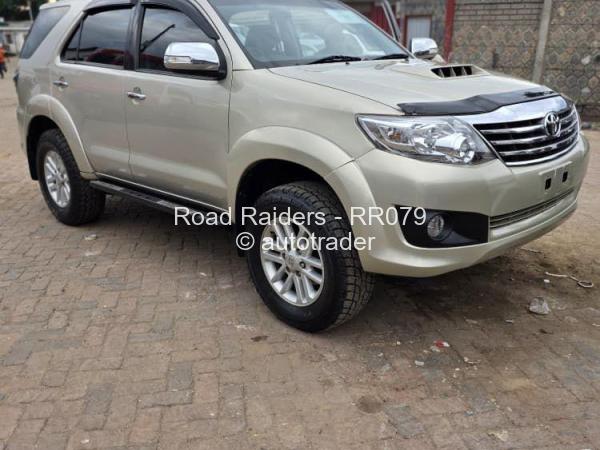 2015 - Toyota  Fortuner