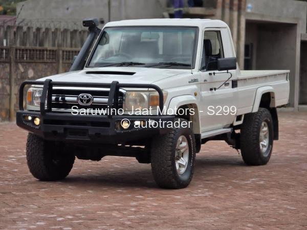 2013 - Toyota  Land Cruiser 79