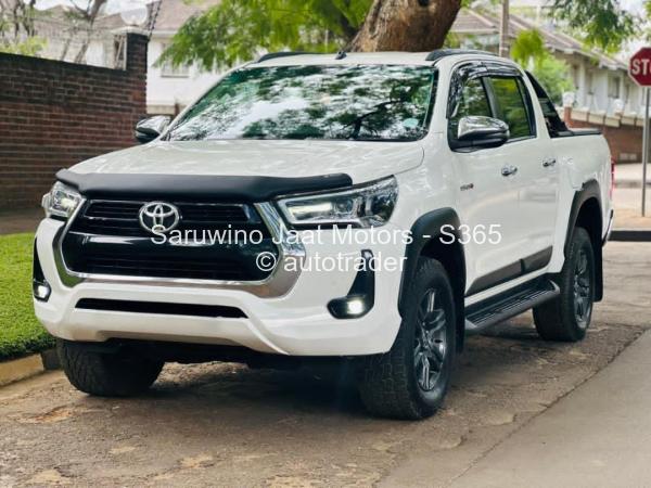 2021 - Toyota  Hilux
