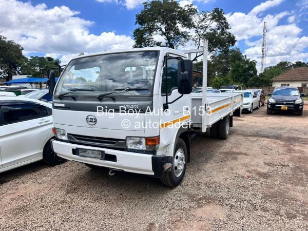 2014 - Nissan  UD