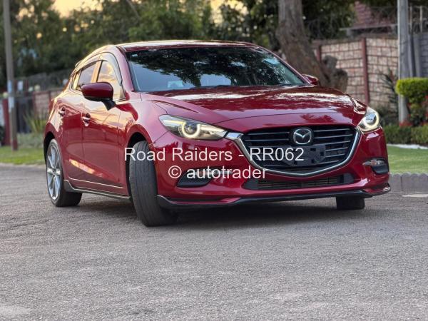 2016 - Mazda  axela