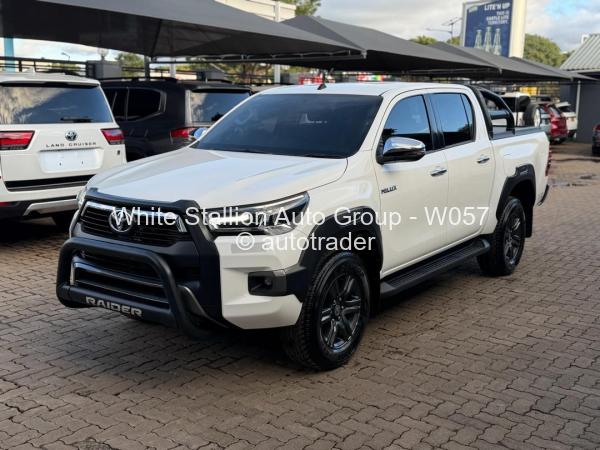 2023 - Toyota  Hilux