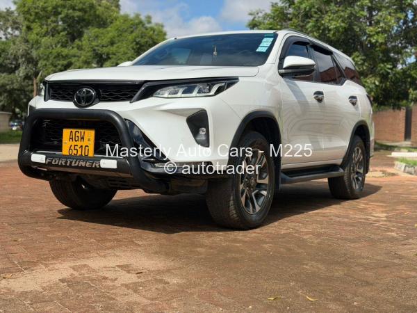 2023 - Toyota  Fortuner