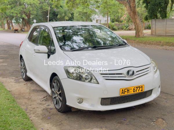 2012 - Toyota  Auris