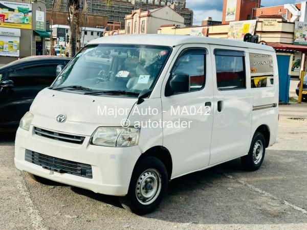 2017 - Toyota  Lite Ace