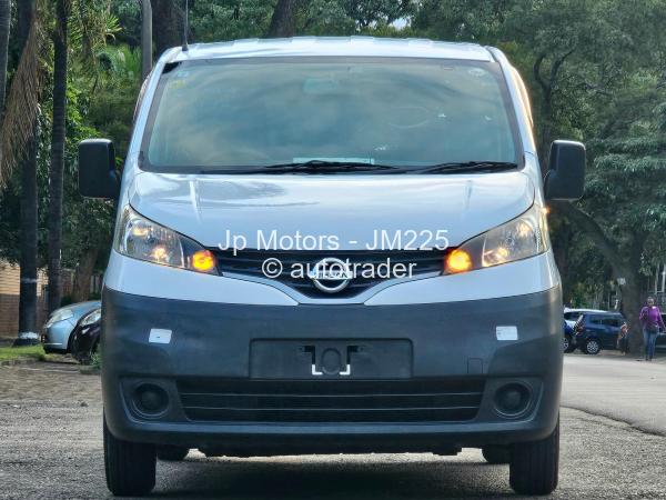 2017 - Nissan  NV200