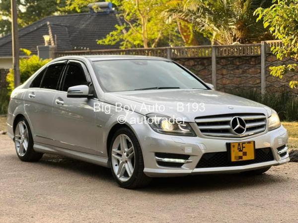 2012 - Mercedes Benz C200