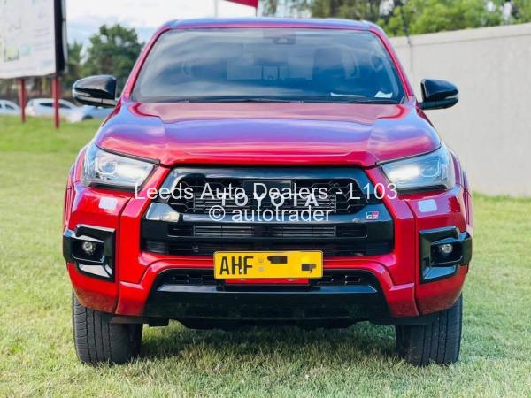 2021 - Toyota  Hilux