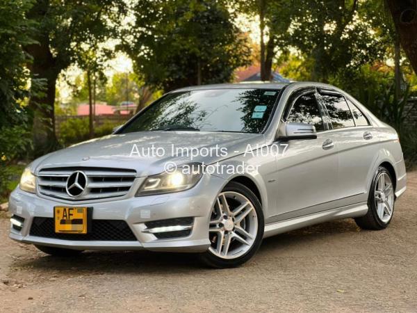 2012 - Mercedes Benz C200