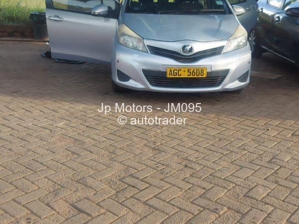 2013 - Toyota  Vitz