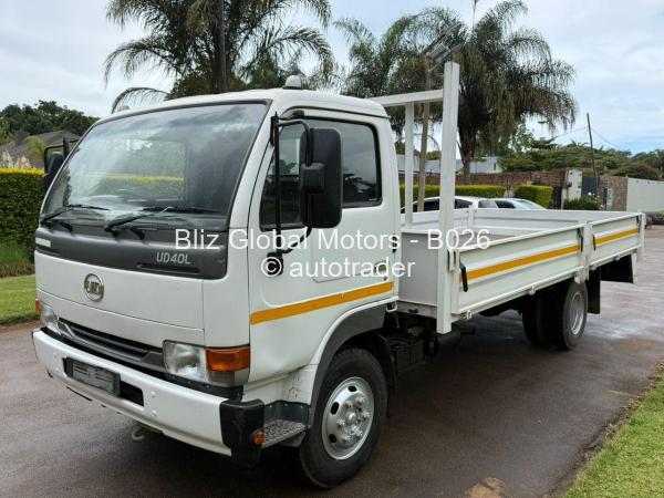 2014 - Nissan  UD